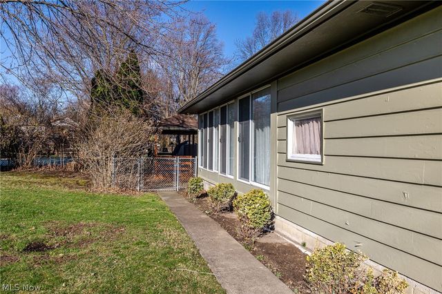 180 S Leavitt Road, Amherst, OH 44001