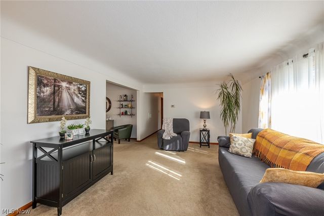 180 S Leavitt Road, Amherst, OH 44001