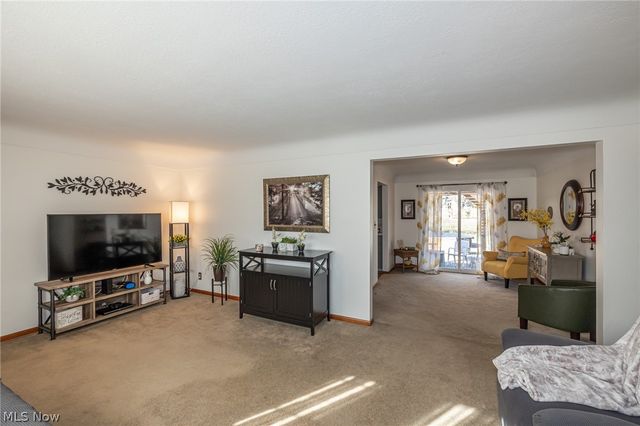 180 S Leavitt Road, Amherst, OH 44001