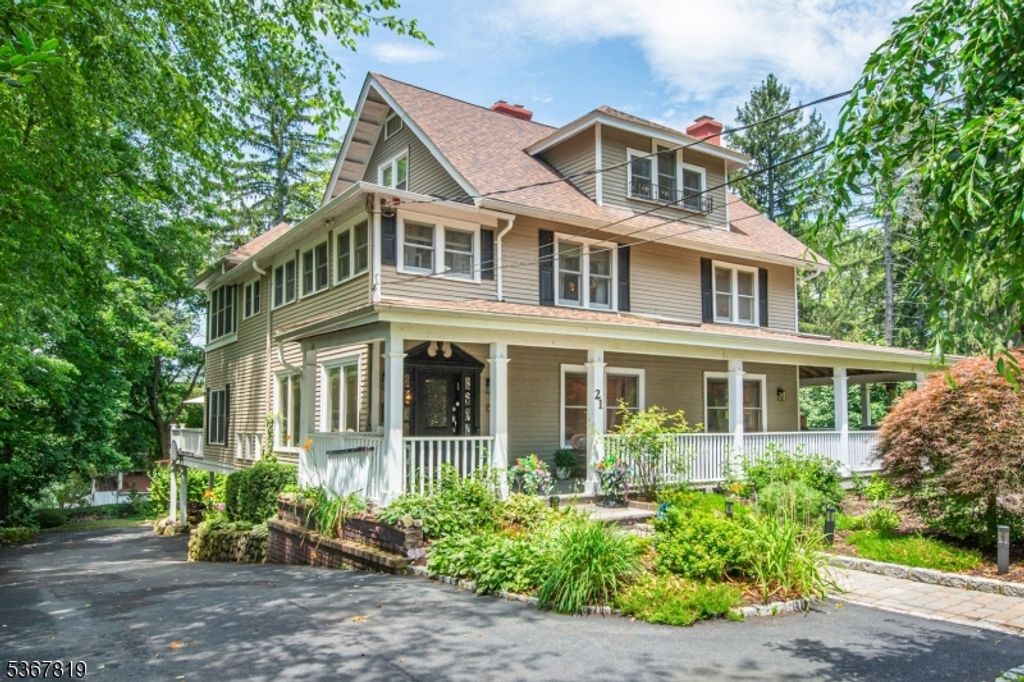 21 Hillcrest Rd, Mountain Lakes Boro, NJ 07046