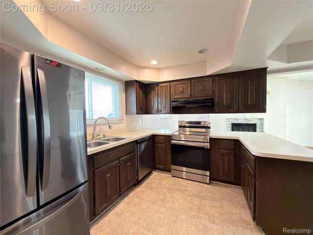 35715 Rainbow Drive, Sterling Heights, MI 48312