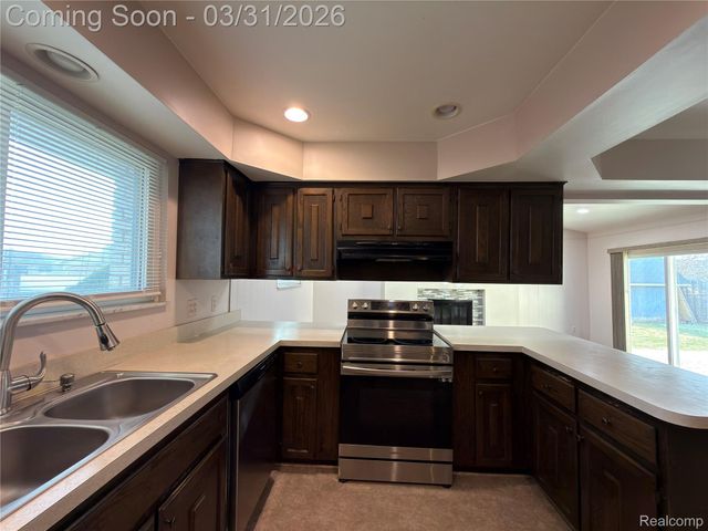 35715 Rainbow Drive, Sterling Heights, MI 48312