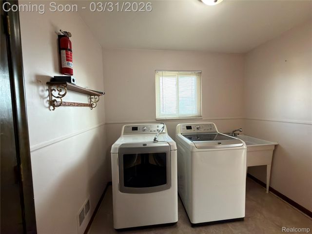 35715 Rainbow Drive, Sterling Heights, MI 48312