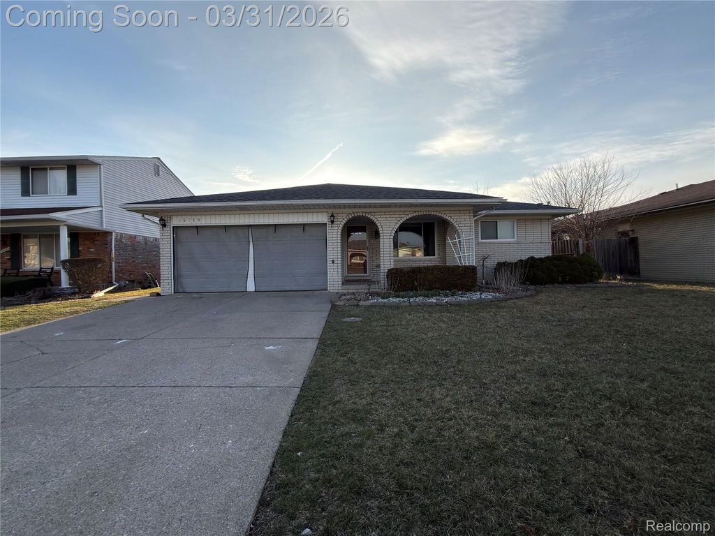 35715 Rainbow Drive, Sterling Heights, MI 48312