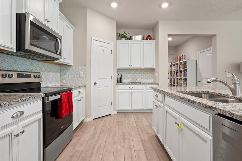Image 11 of property listing at 548 SHAELYN PLACE, Deland, FL 32724