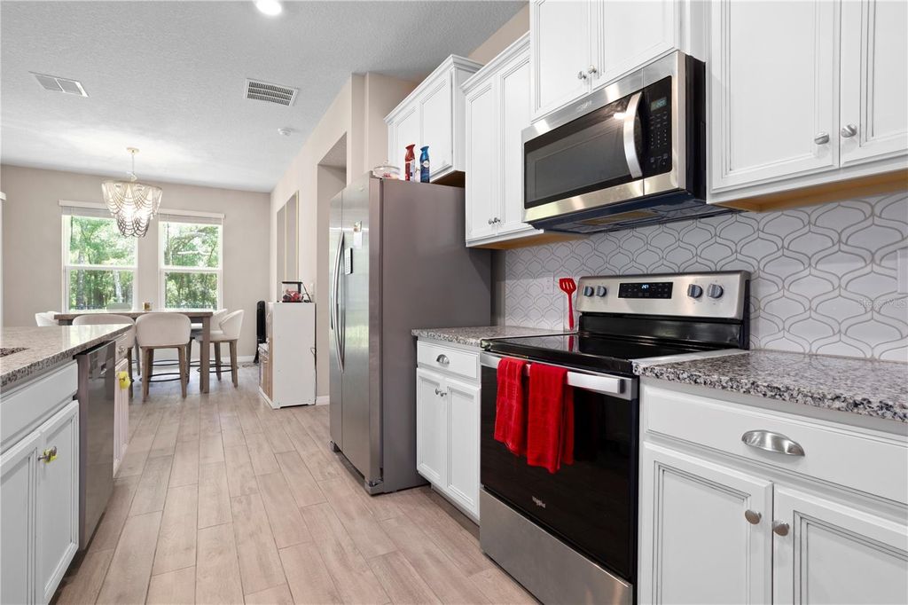 Image 12 of property listing at 548 SHAELYN PLACE, Deland, FL 32724