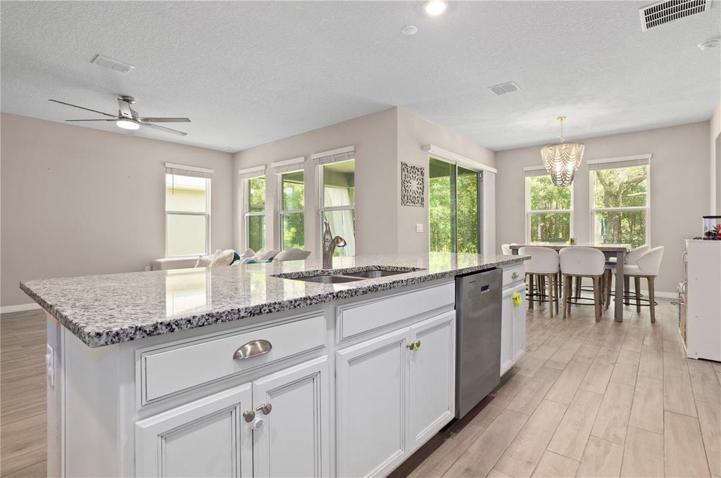Image 13 of property listing at 548 SHAELYN PLACE, Deland, FL 32724