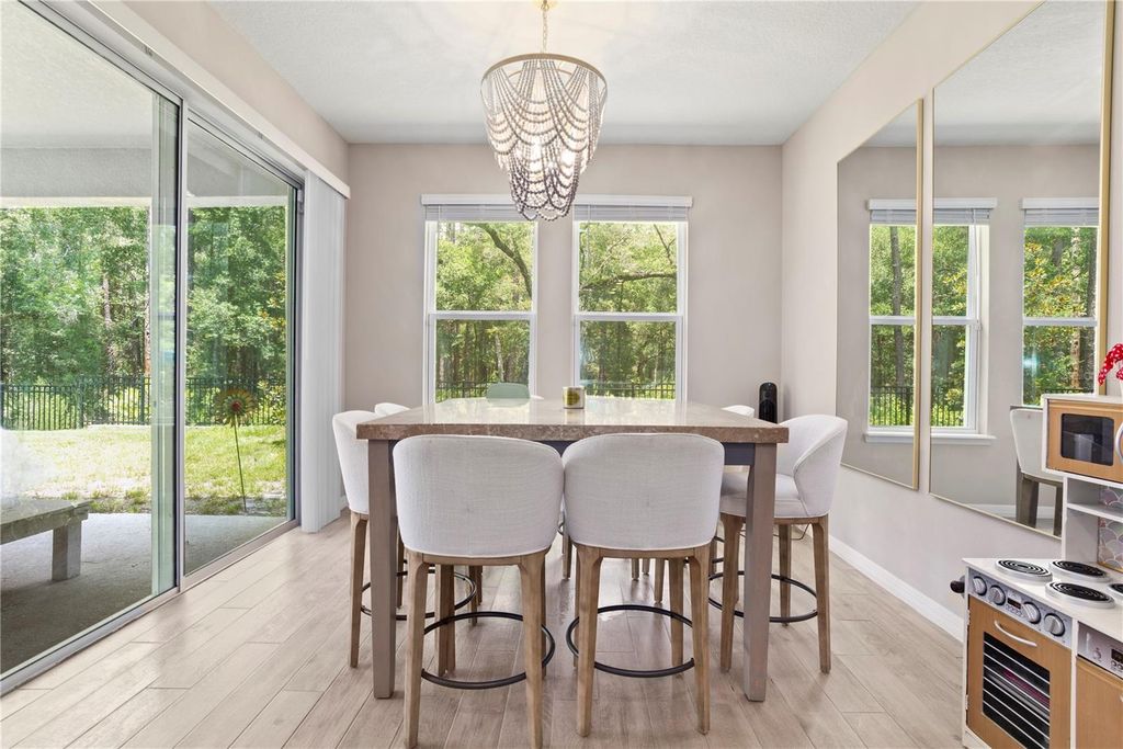 Image 14 of property listing at 548 SHAELYN PLACE, Deland, FL 32724