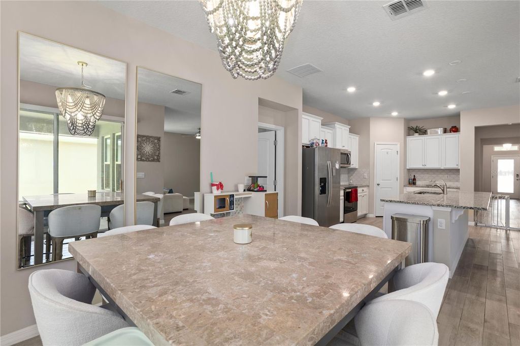 Image 15 of property listing at 548 SHAELYN PLACE, Deland, FL 32724