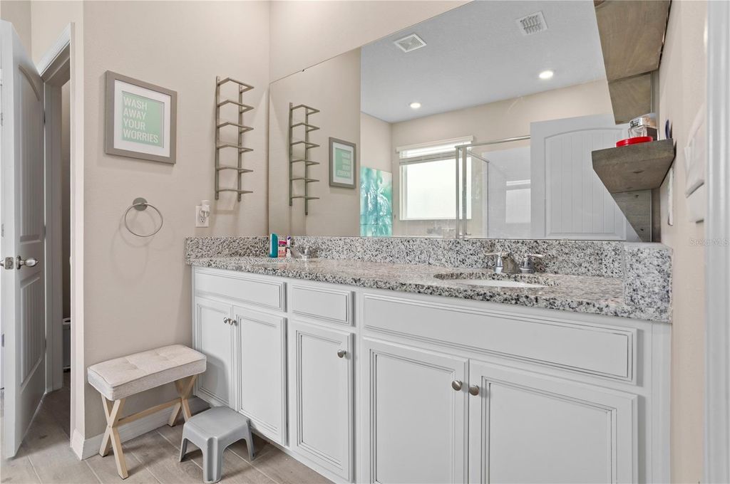 Image 18 of property listing at 548 SHAELYN PLACE, Deland, FL 32724