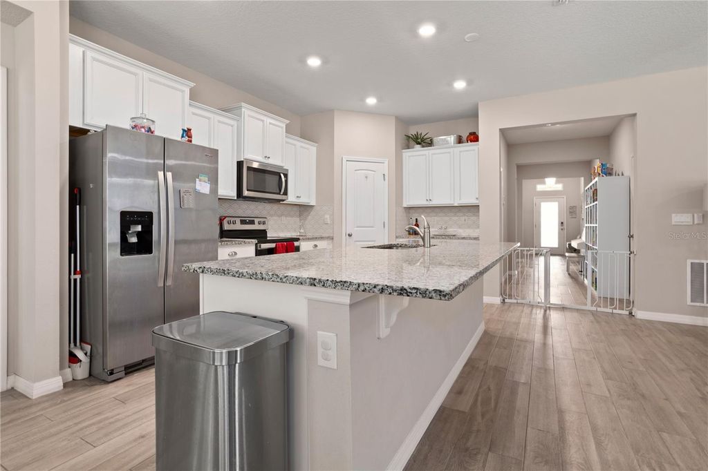 Image 10 of property listing at 548 SHAELYN PLACE, Deland, FL 32724