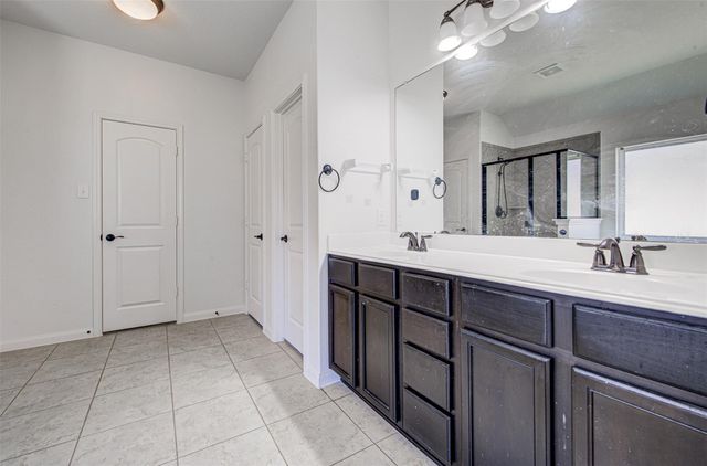 1240 Twin Estates DR, Kyle, TX 78640