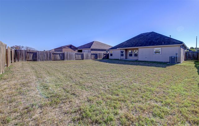 1240 Twin Estates DR, Kyle, TX 78640