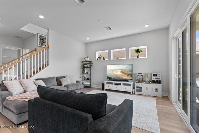 10020 INVENTION Lane, Jacksonville, FL 32256