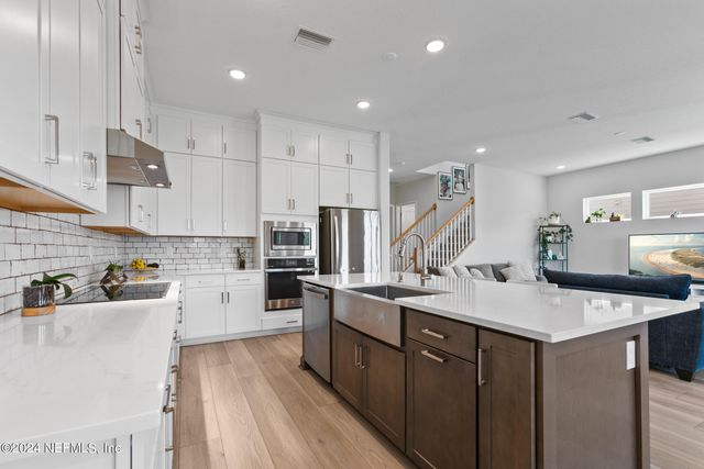 10020 INVENTION Lane, Jacksonville, FL 32256