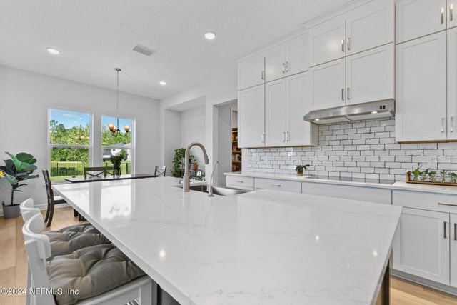 10020 INVENTION Lane, Jacksonville, FL 32256