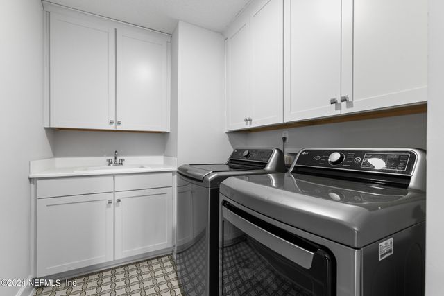 10020 INVENTION Lane, Jacksonville, FL 32256