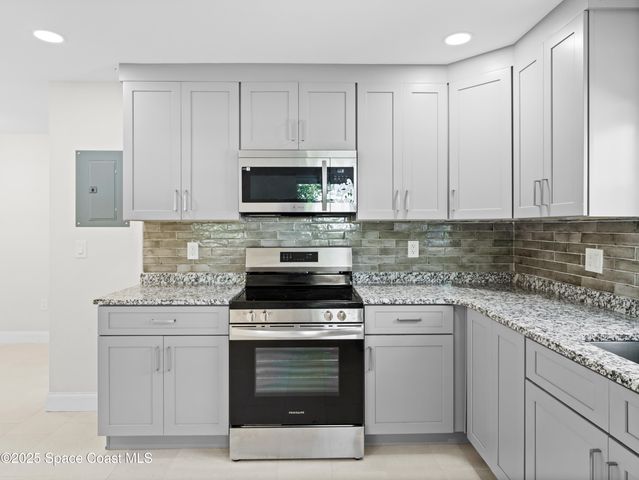 101 Deland Avenue 3, Indialantic, FL 32903