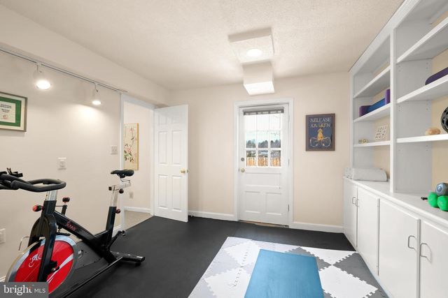 9201 COPENHAVER DR, Potomac, MD 20854