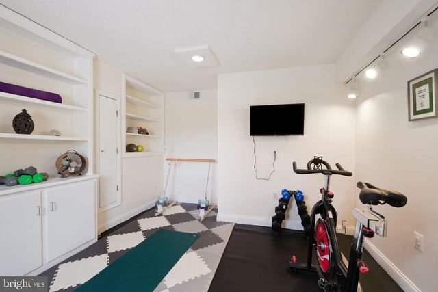 9201 COPENHAVER DR, Potomac, MD 20854