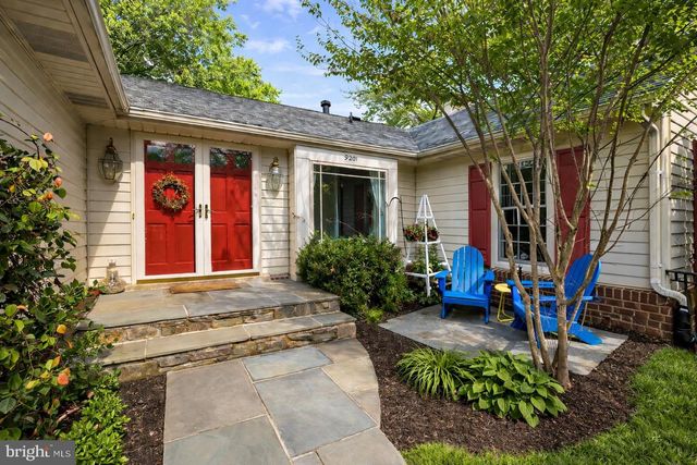 9201 COPENHAVER DR, Potomac, MD 20854