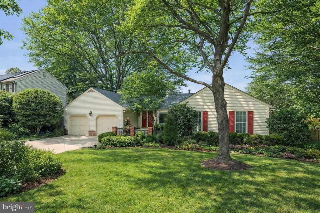 9201 COPENHAVER DR, Potomac, MD 20854