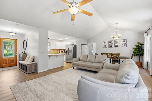 6530 Fly A Way Drive, Denver, NC 28037