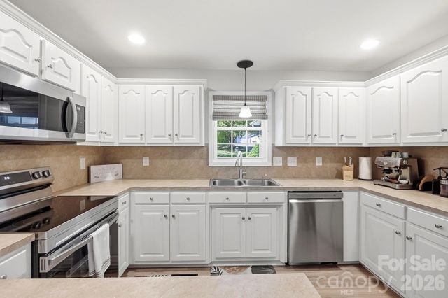 6530 Fly A Way Drive, Denver, NC 28037