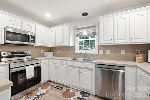 6530 Fly A Way Drive, Denver, NC 28037
