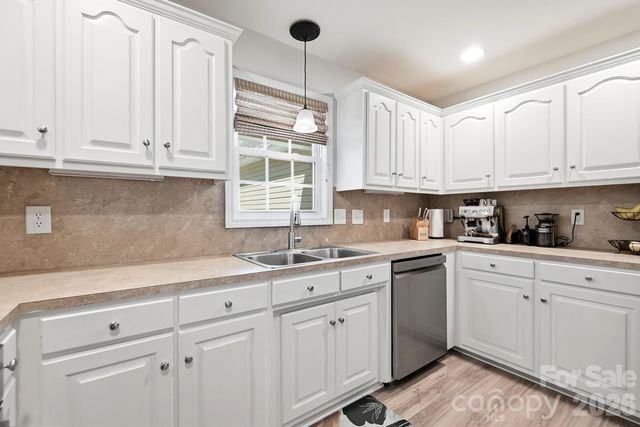 6530 Fly A Way Drive, Denver, NC 28037