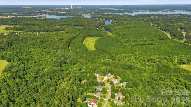 6530 Fly A Way Drive, Denver, NC 28037