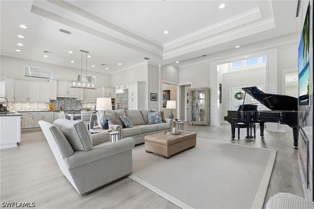 6061 Lucaya WAY, Naples, FL 34113