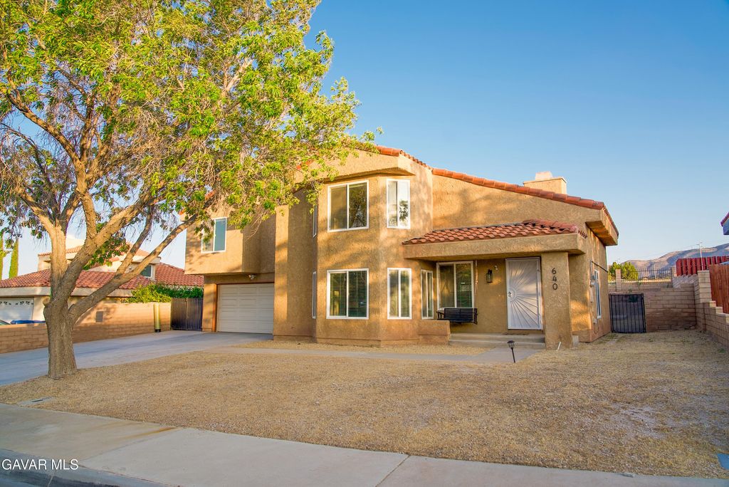 640 W Ave Q12, Palmdale, CA 93551