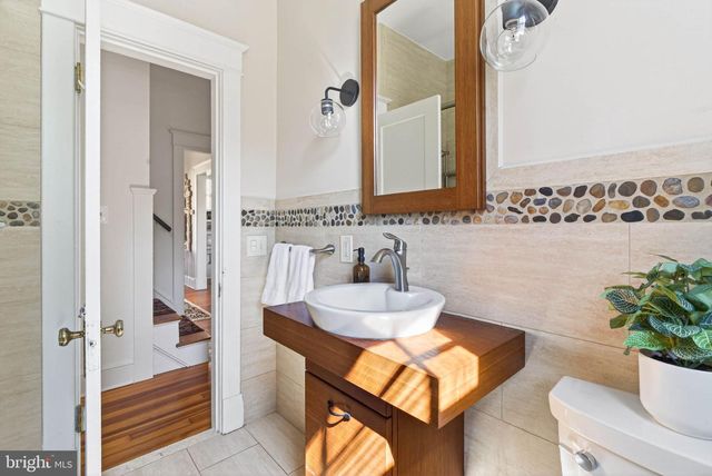 1816 N KENMORE ST, Arlington, VA 22207