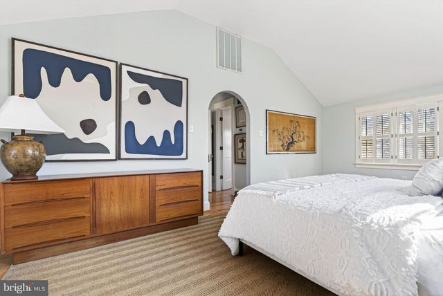 1816 N KENMORE ST, Arlington, VA 22207