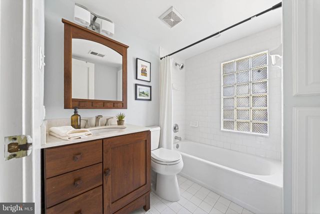 1816 N KENMORE ST, Arlington, VA 22207