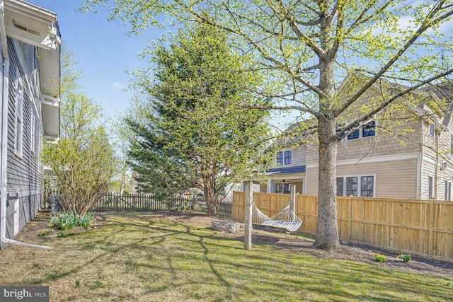 1816 N KENMORE ST, Arlington, VA 22207