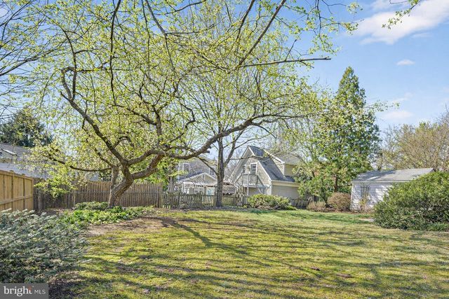 1816 N KENMORE ST, Arlington, VA 22207