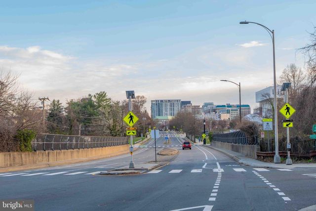 1816 N KENMORE ST, Arlington, VA 22207