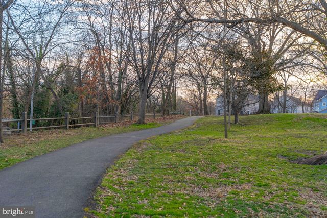 1816 N KENMORE ST, Arlington, VA 22207