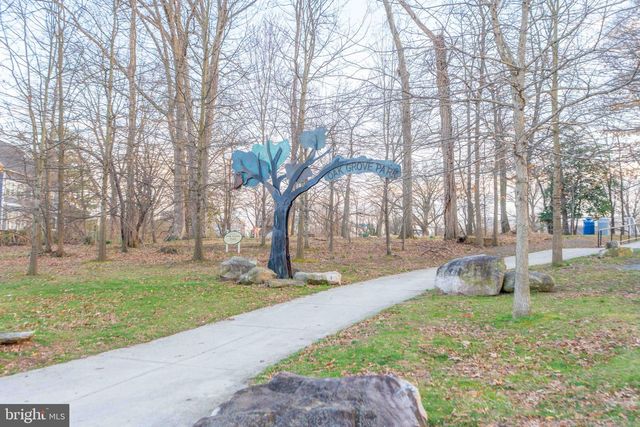 1816 N KENMORE ST, Arlington, VA 22207