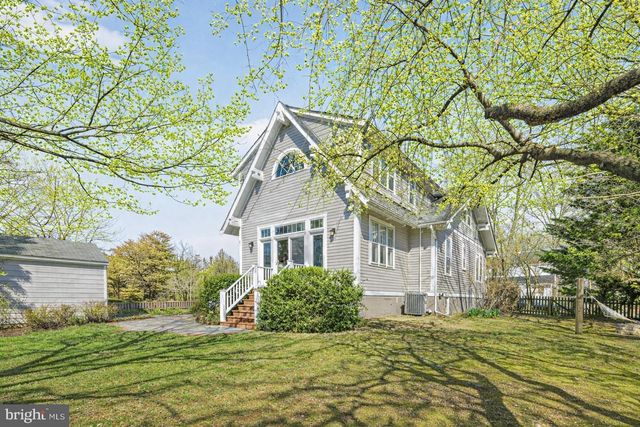 1816 N KENMORE ST, Arlington, VA 22207