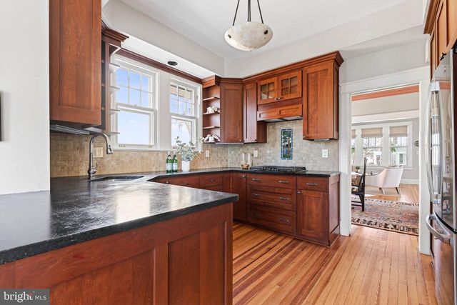 1816 N KENMORE ST, Arlington, VA 22207