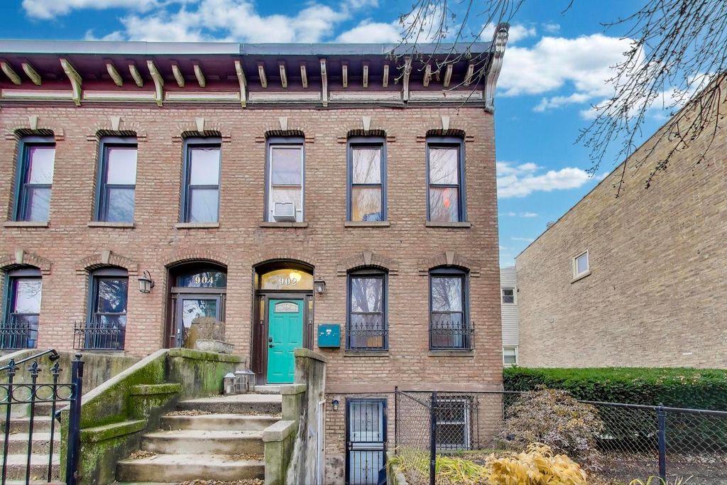 902 S Claremont Avenue, Chicago, IL 60612