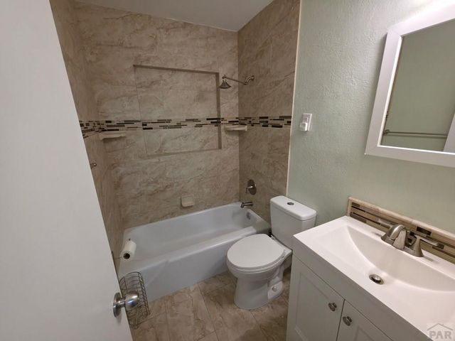 39 MacAlester Rd, Pueblo, CO 81001