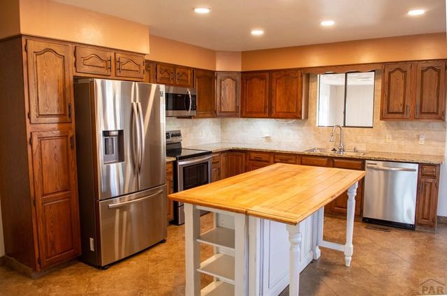 39 MacAlester Rd, Pueblo, CO 81001