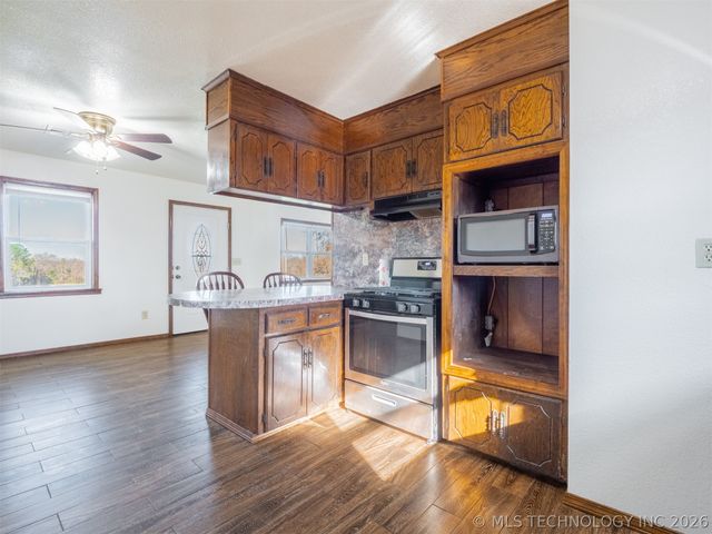 2094 Hartshorne Adamson Road, Hartshorne, OK 74547