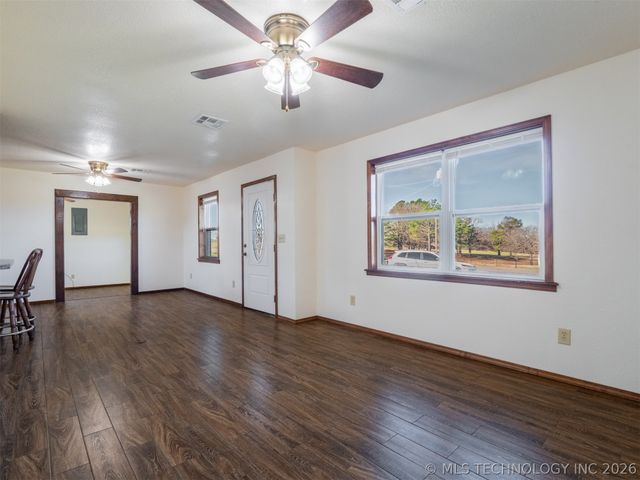 2094 Hartshorne Adamson Road, Hartshorne, OK 74547