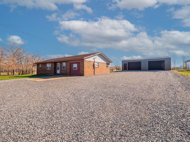 2094 Hartshorne Adamson Road, Hartshorne, OK 74547