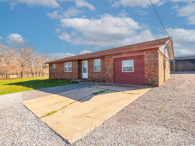 2094 Hartshorne Adamson Road, Hartshorne, OK 74547